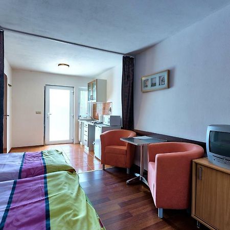 Apartmanovy Dom Red Hotel Podhájska Eksteriør billede