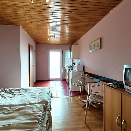 Apartmanovy Dom Red Hotel Podhájska Eksteriør billede