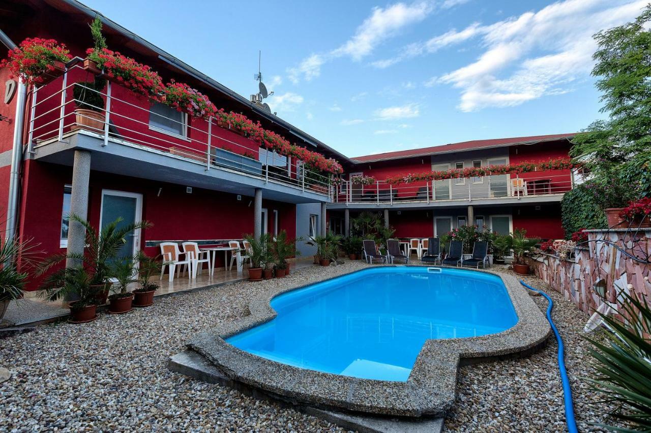 Apartmanovy Dom Red Hotel Podhájska Eksteriør billede