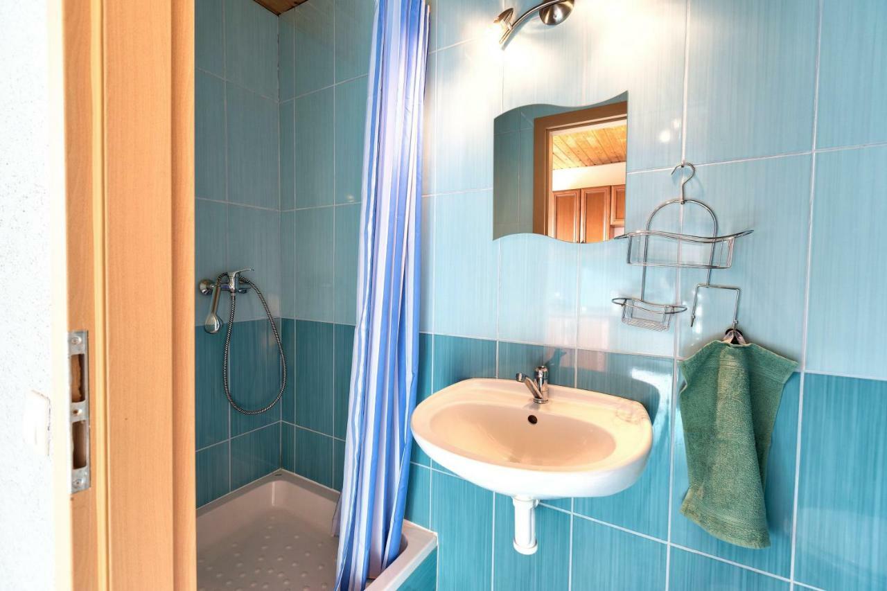 Apartmanovy Dom Red Hotel Podhájska Eksteriør billede
