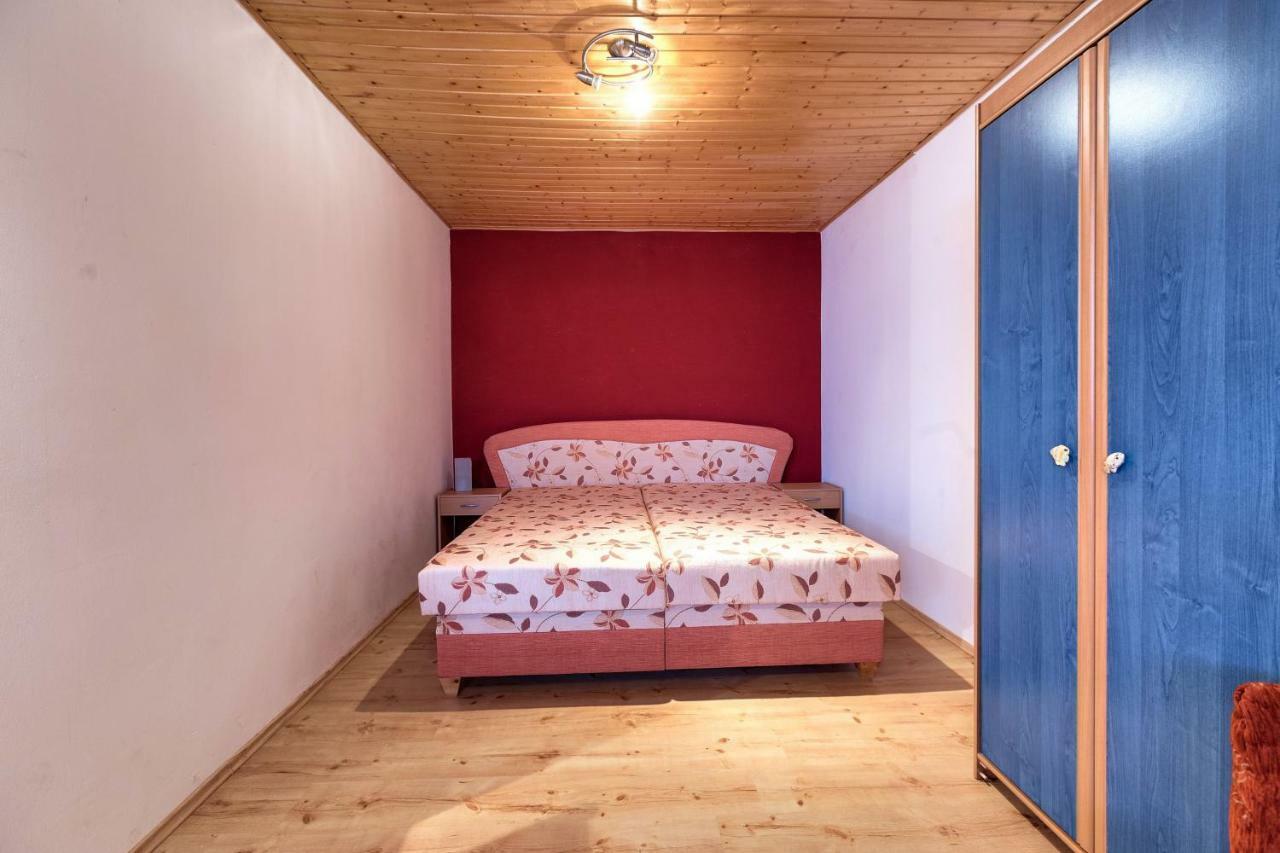 Apartmanovy Dom Red Hotel Podhájska Eksteriør billede