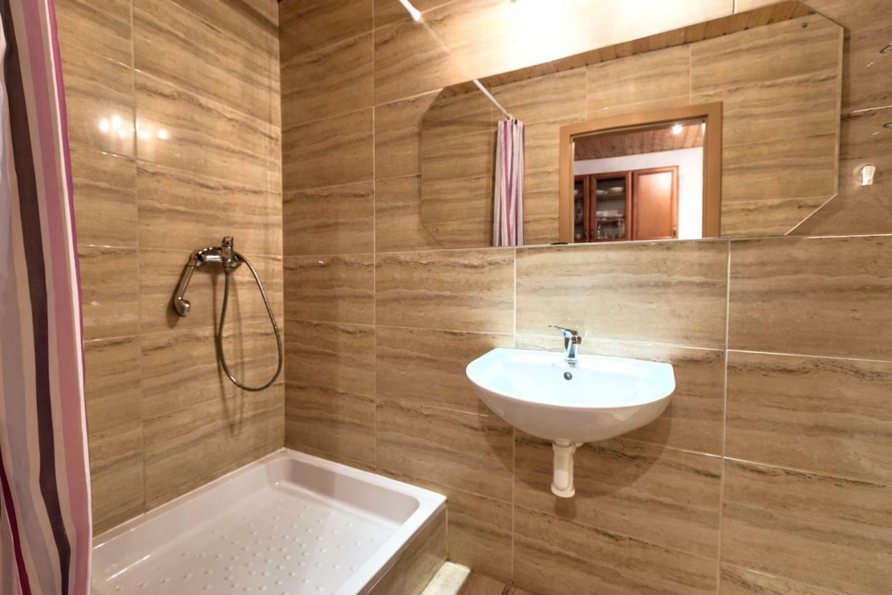 Apartmanovy Dom Red Hotel Podhájska Eksteriør billede