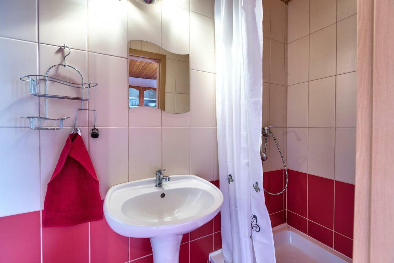 Apartmanovy Dom Red Hotel Podhájska Eksteriør billede