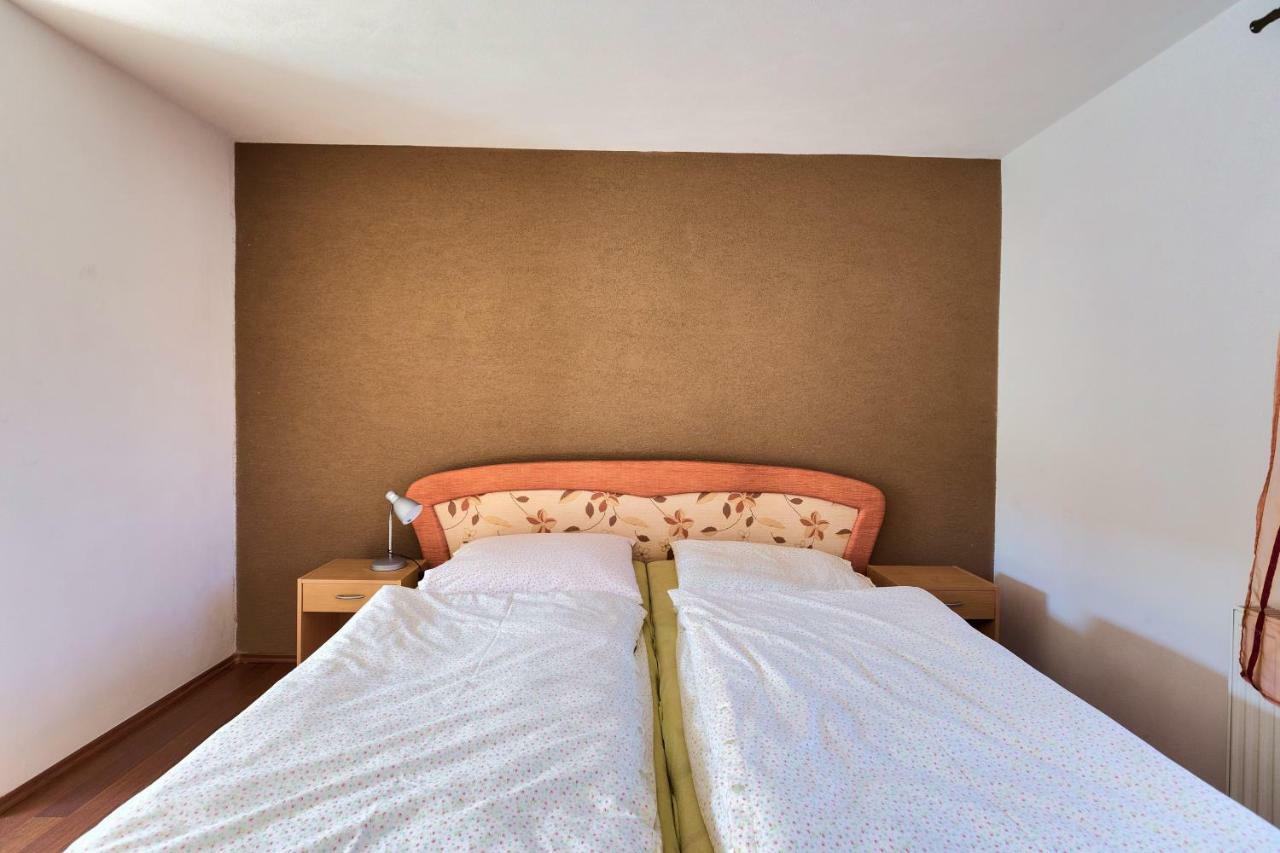 Apartmanovy Dom Red Hotel Podhájska Eksteriør billede