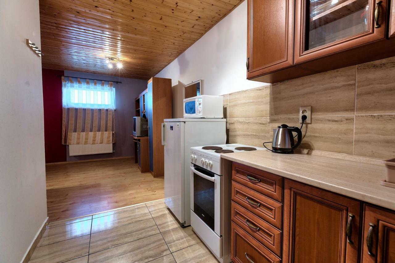 Apartmanovy Dom Red Hotel Podhájska Eksteriør billede