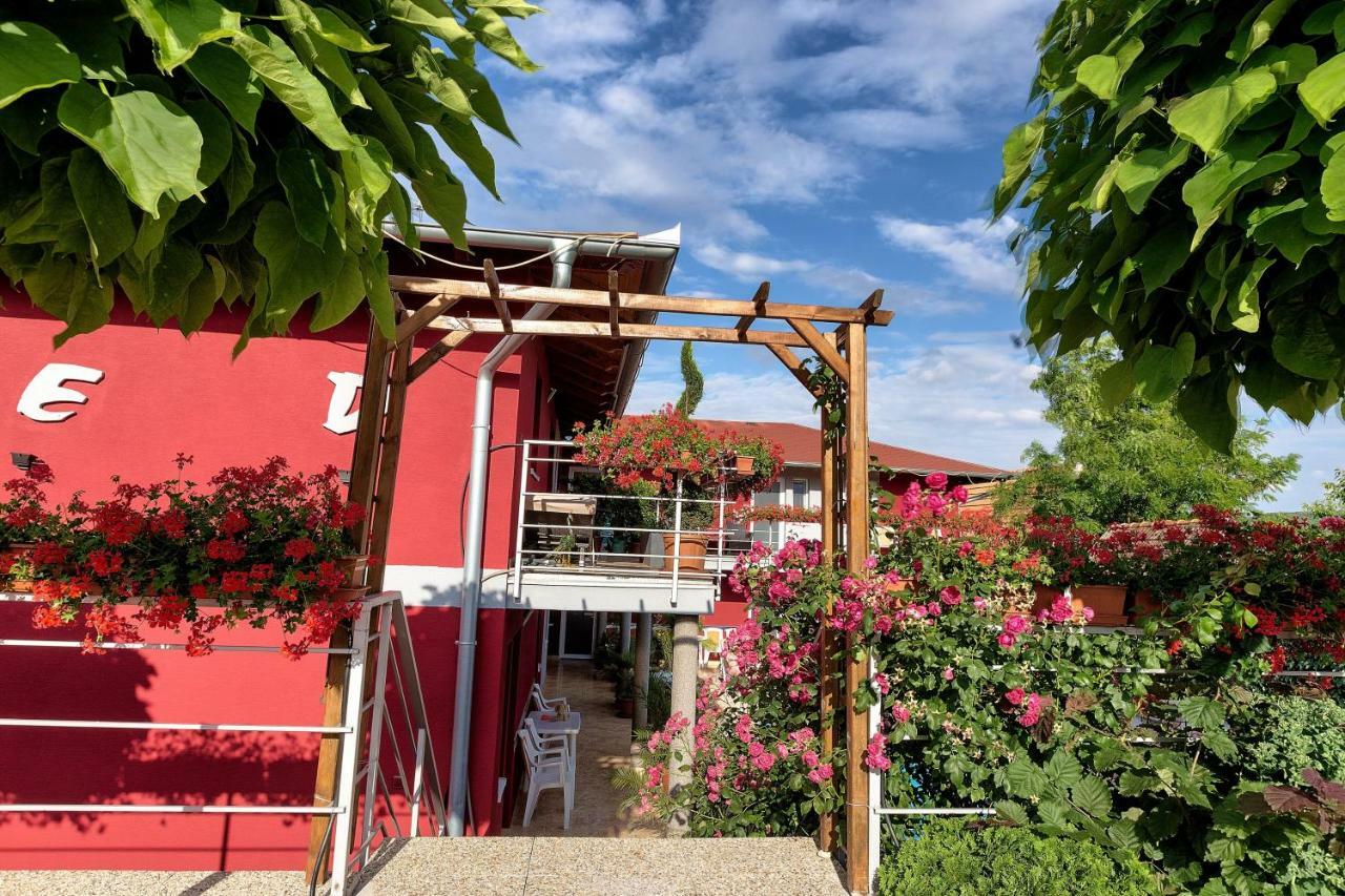 Apartmanovy Dom Red Hotel Podhájska Eksteriør billede