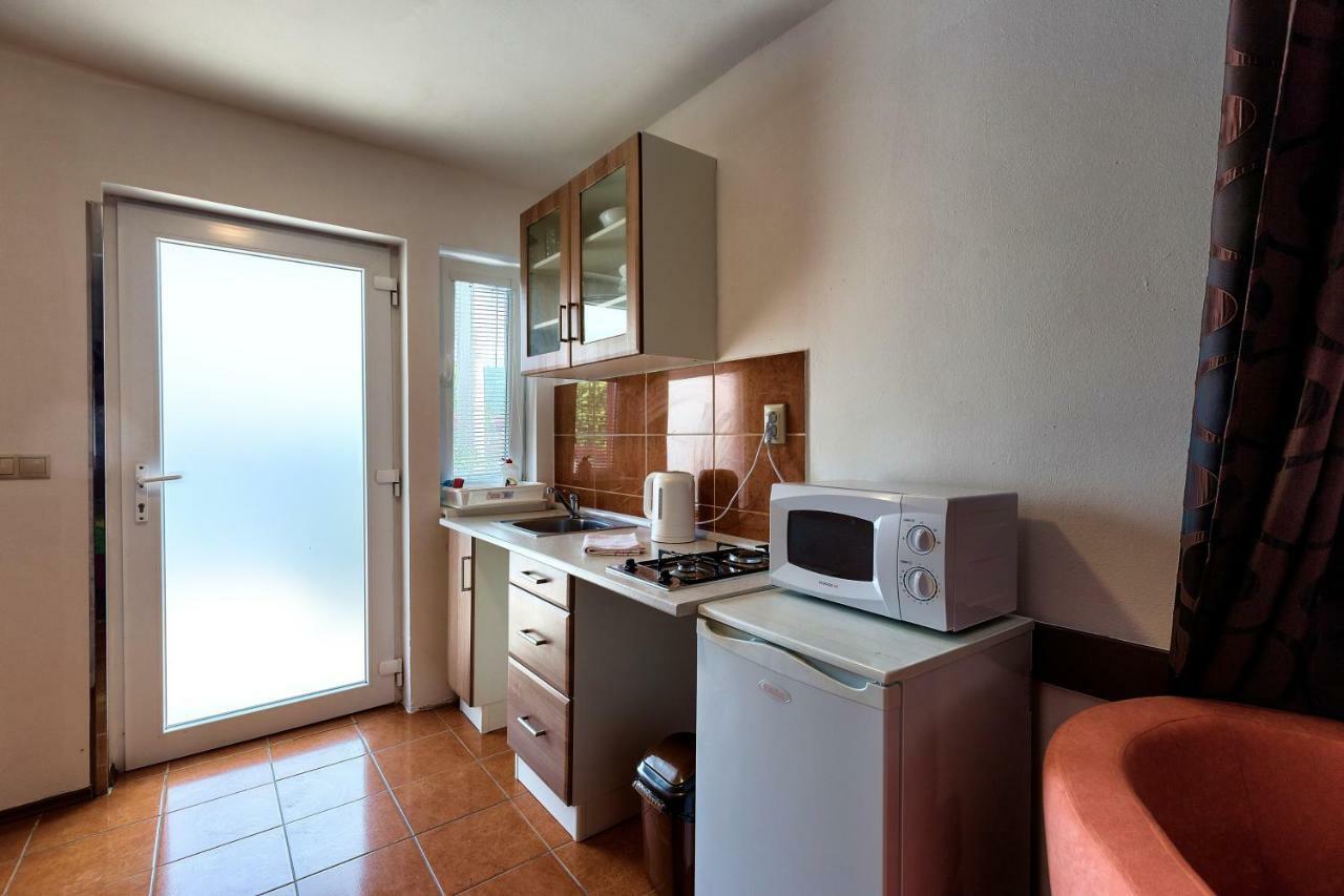 Apartmanovy Dom Red Hotel Podhájska Eksteriør billede
