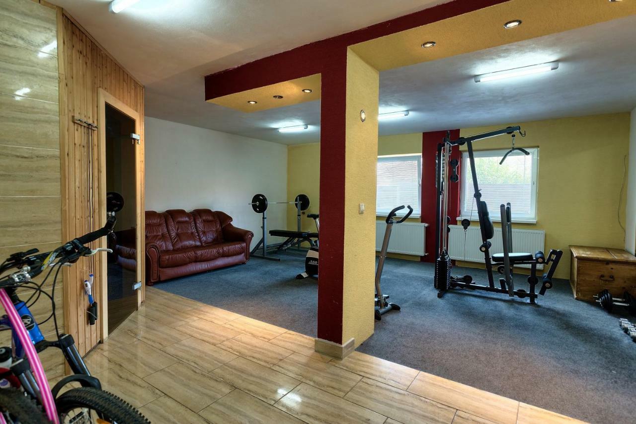Apartmanovy Dom Red Hotel Podhájska Eksteriør billede