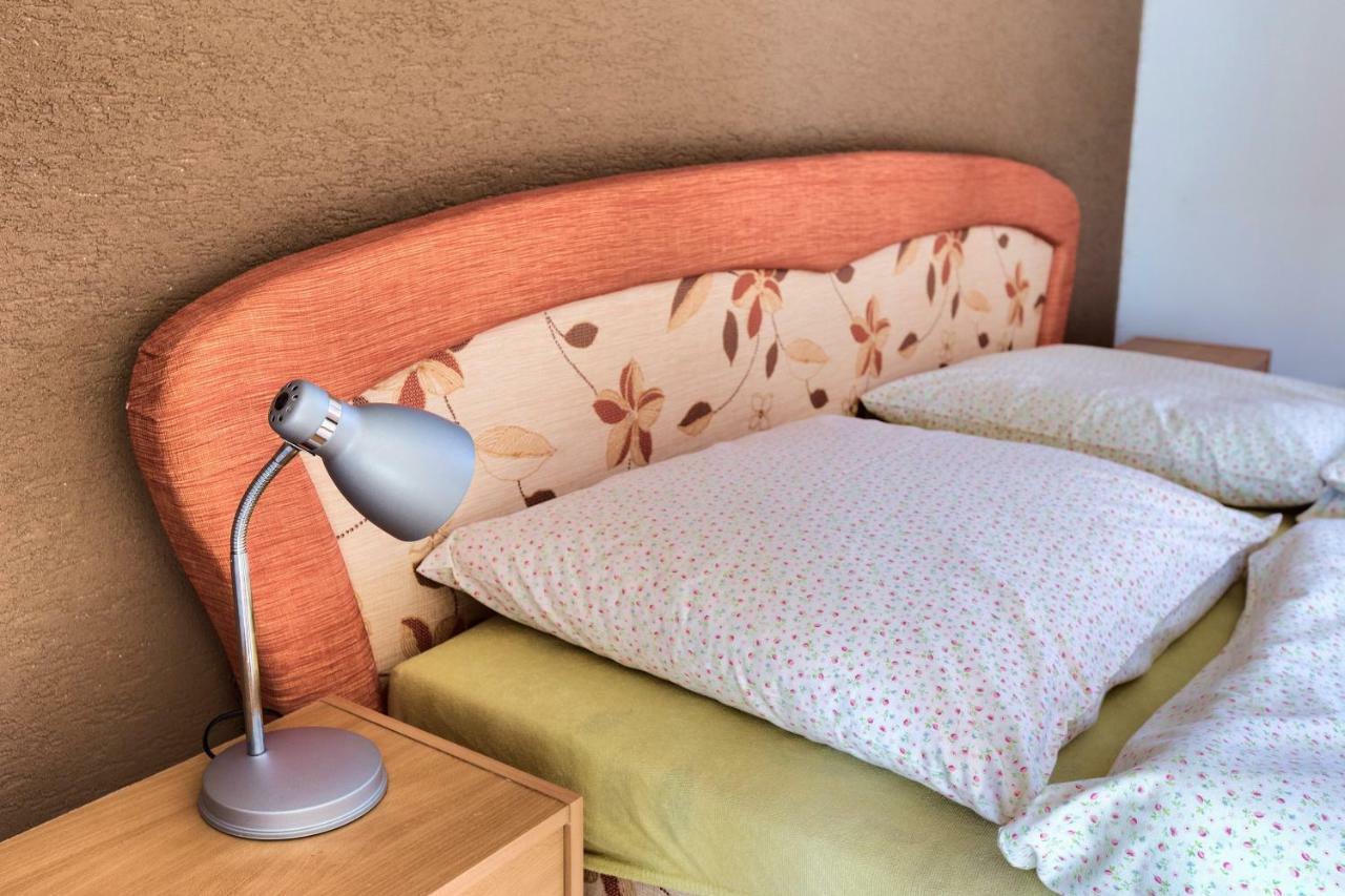 Apartmanovy Dom Red Hotel Podhájska Eksteriør billede