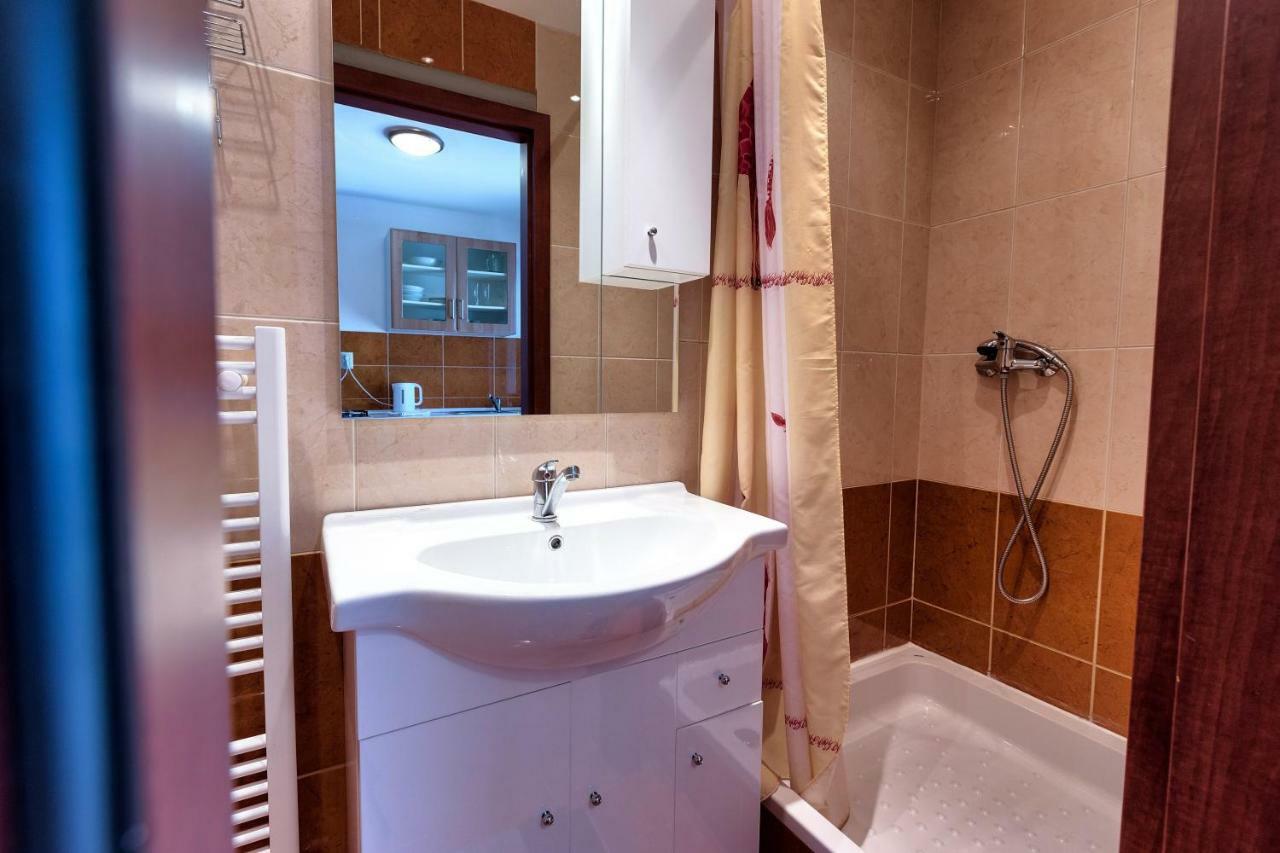 Apartmanovy Dom Red Hotel Podhájska Eksteriør billede