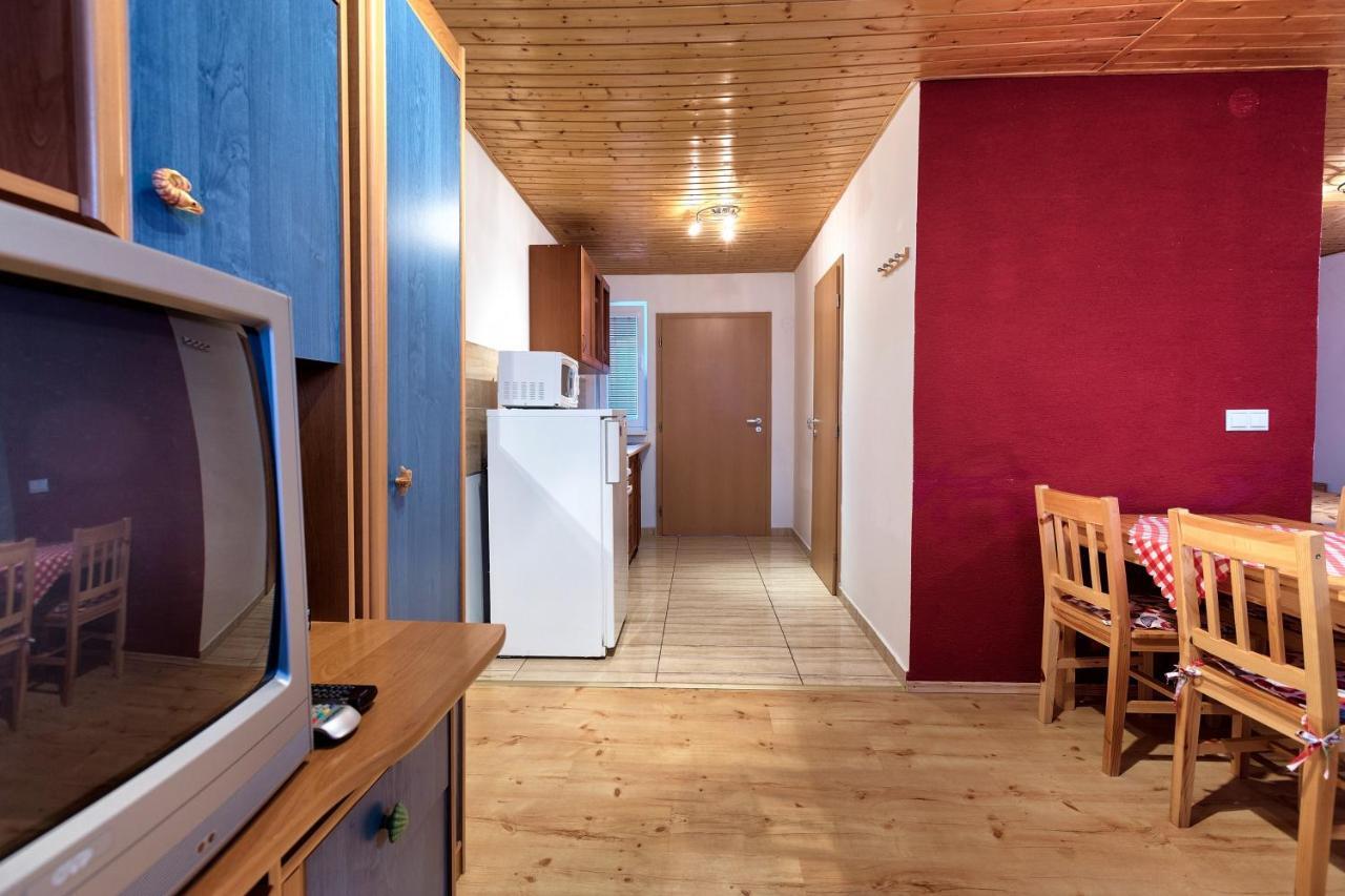 Apartmanovy Dom Red Hotel Podhájska Eksteriør billede