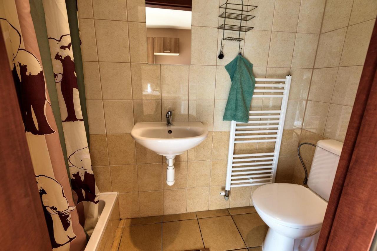 Apartmanovy Dom Red Hotel Podhájska Eksteriør billede