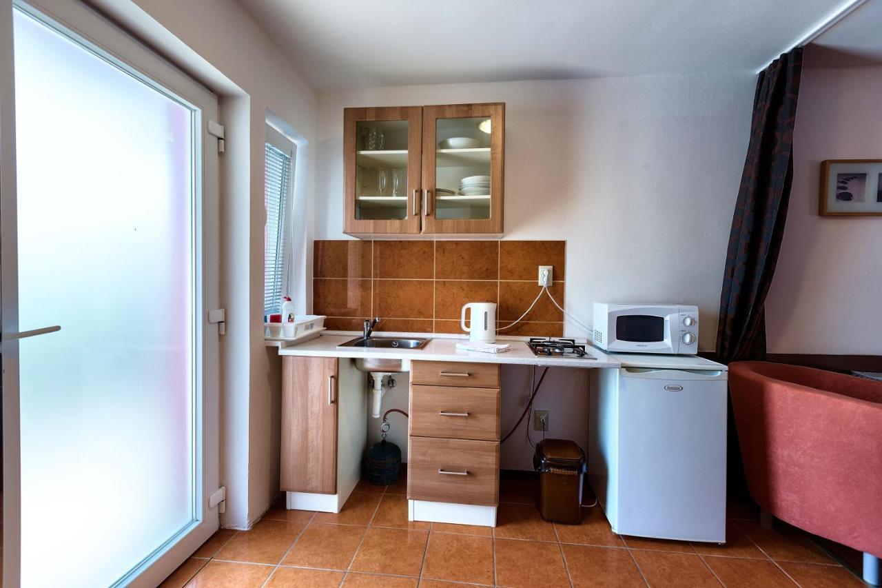 Apartmanovy Dom Red Hotel Podhájska Eksteriør billede